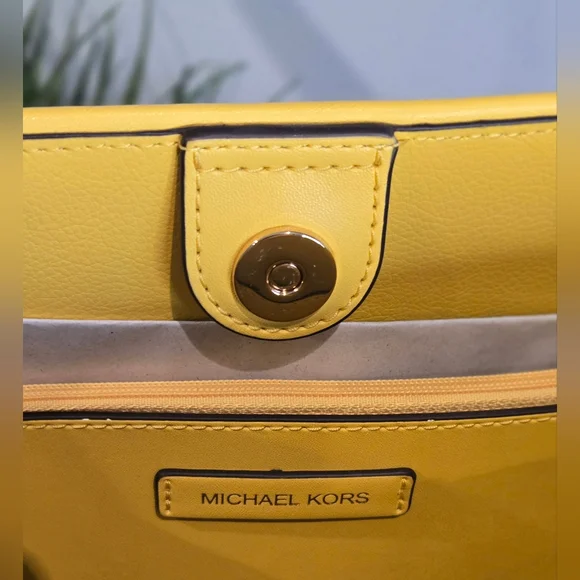 Michael Kors Reed Large Tote Bag - Picture 10 of 12